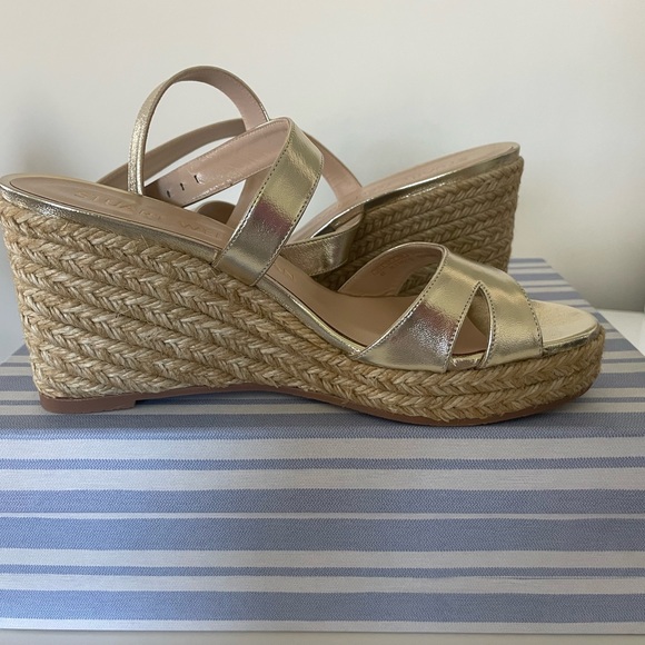 Stuart Weitzman The Zuzu Wedge
Sandal. Condition is "New with box" Gold - Picture 4 of 4